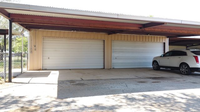 900 N Graytown Rd, St Hedwig, TX 78152