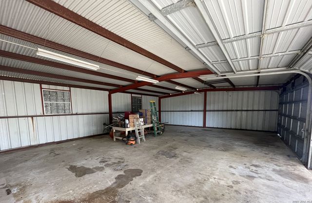 900 N Graytown Rd, St Hedwig, TX 78152