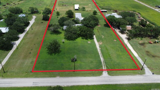 900 N Graytown Rd, St Hedwig, TX 78152