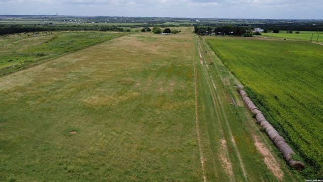 900 N Graytown Rd, St Hedwig, TX 78152