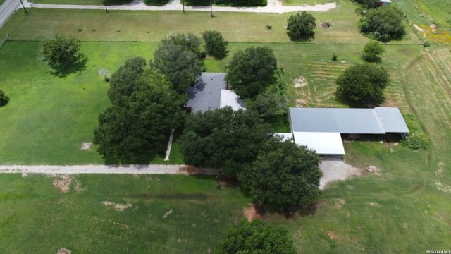 900 N Graytown Rd, St Hedwig, TX 78152