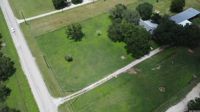 900 N Graytown Rd, St Hedwig, TX 78152
