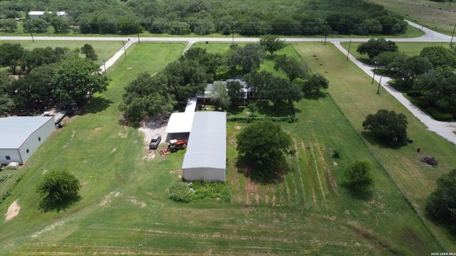 900 N Graytown Rd, St Hedwig, TX 78152