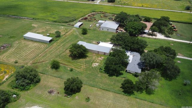 900 N Graytown Rd, St Hedwig, TX 78152