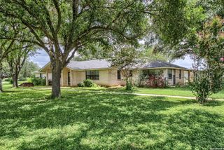 900 N Graytown Rd, St Hedwig, TX 78152