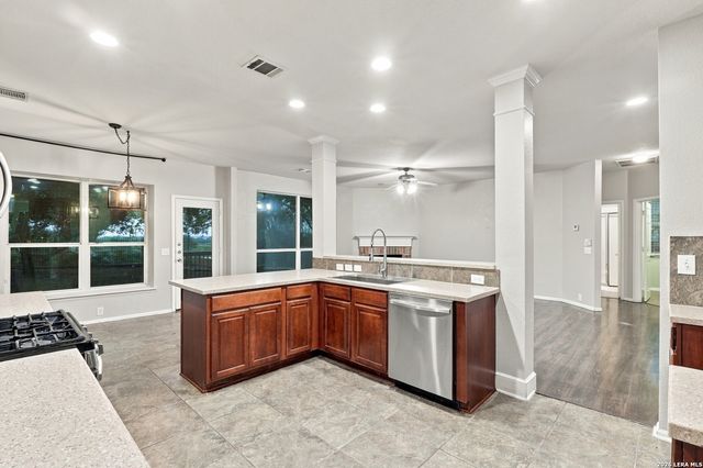 10106 RAMBLIN RIVER RD, San Antonio, TX 78251