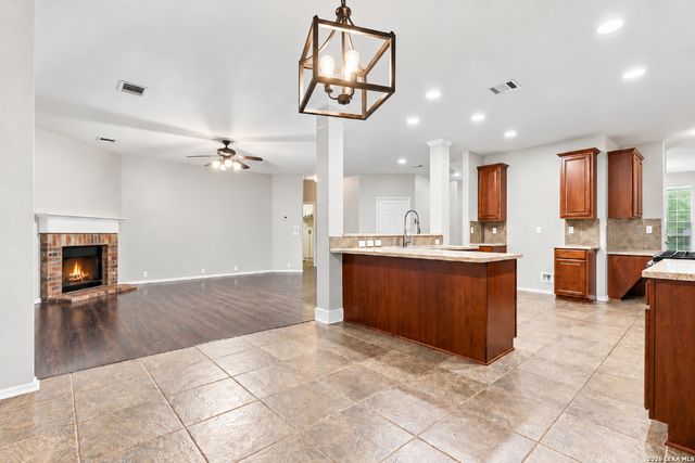10106 RAMBLIN RIVER RD, San Antonio, TX 78251
