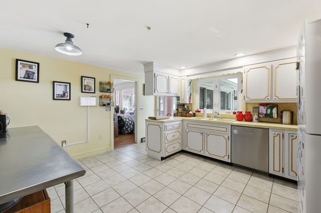 14 Emmons St, Milford, MA 01757