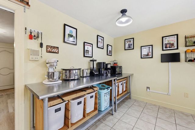 14 Emmons St, Milford, MA 01757