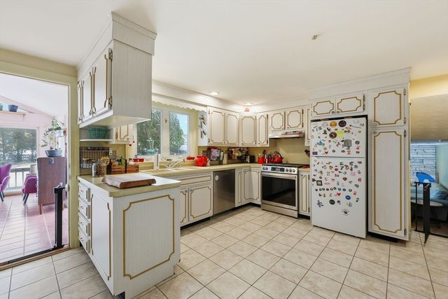 14 Emmons St, Milford, MA 01757