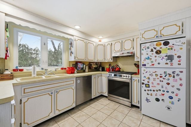 14 Emmons St, Milford, MA 01757