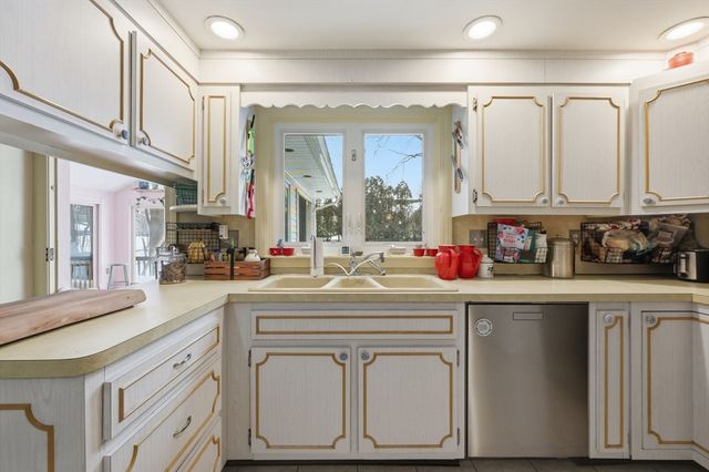 14 Emmons St, Milford, MA 01757