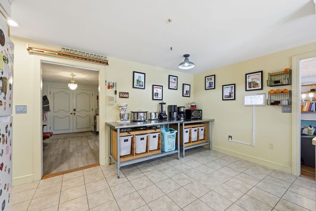 14 Emmons St, Milford, MA 01757