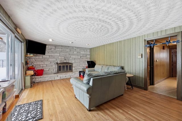 14 Emmons St, Milford, MA 01757