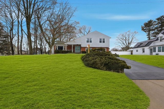 14 Emmons St, Milford, MA 01757