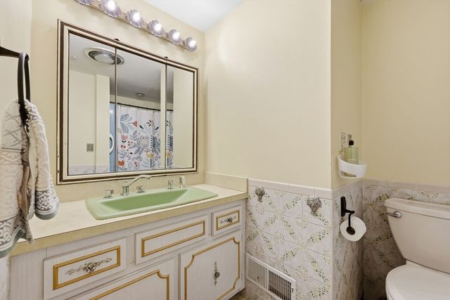 14 Emmons St, Milford, MA 01757