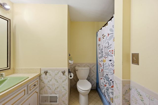 14 Emmons St, Milford, MA 01757