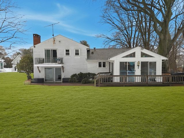 14 Emmons St, Milford, MA 01757