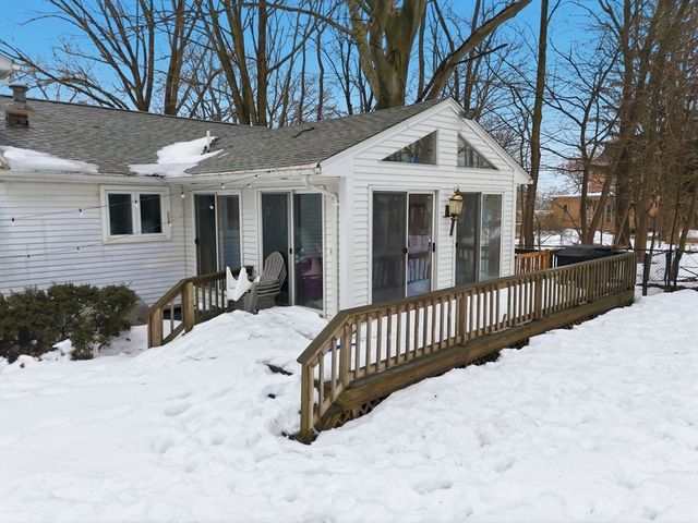 14 Emmons St, Milford, MA 01757