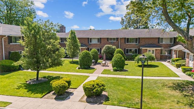 234 Edmunton Drive J12, North Babylon, NY 11703