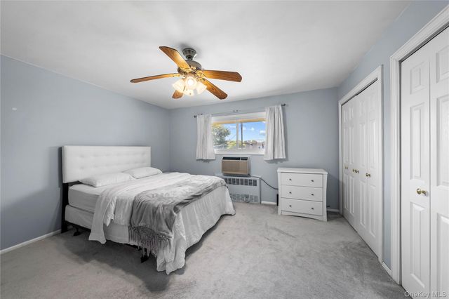 234 Edmunton Drive J12, North Babylon, NY 11703