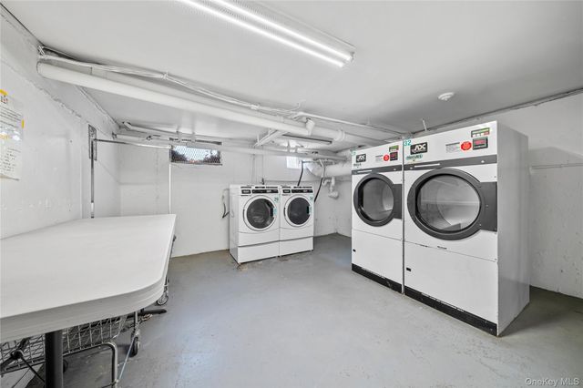 234 Edmunton Drive J12, North Babylon, NY 11703