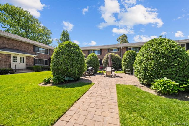 234 Edmunton Drive J12, North Babylon, NY 11703
