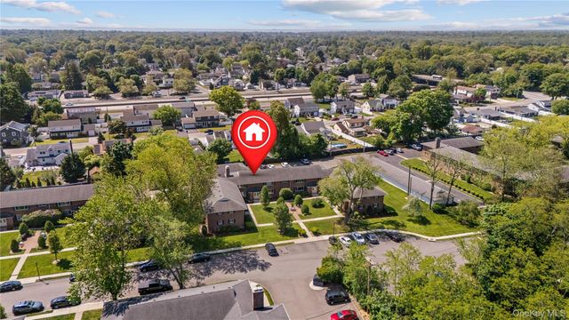 234 Edmunton Drive J12, North Babylon, NY 11703