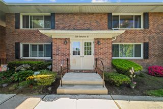 234 Edmunton Drive J12, North Babylon, NY 11703