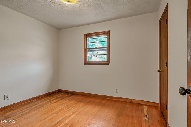 169 Denton Lane, Bristol, VA 24201