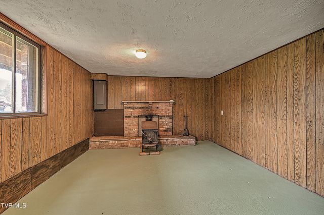 169 Denton Lane, Bristol, VA 24201