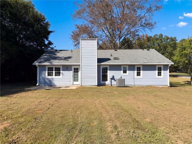 3040 Raymonds Court, Loganville, GA 30052
