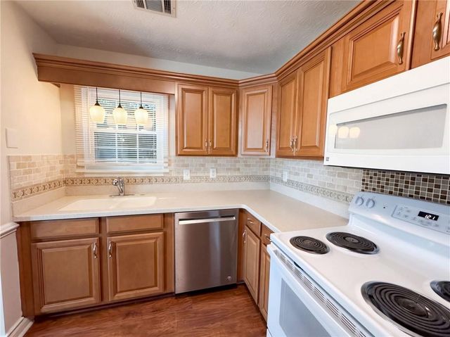 3040 Raymonds Court, Loganville, GA 30052