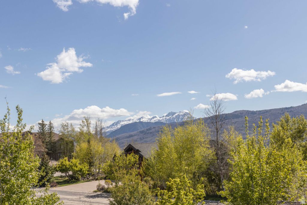 Image 5 of property listing at 3568 N ELKRIDGE TRL, Eden, UT 84310