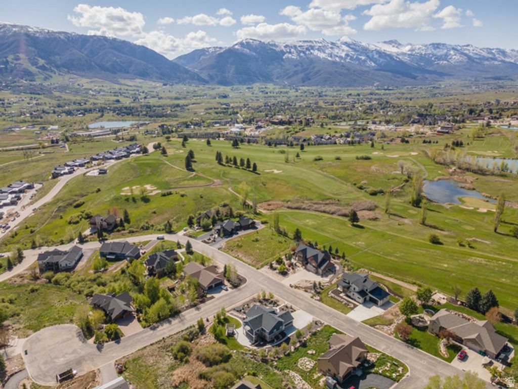 Image 9 of property listing at 3568 N ELKRIDGE TRL, Eden, UT 84310