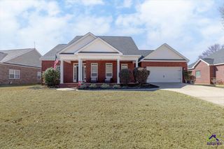 300 Hunts Landing Drive, Kathleen, GA 31047