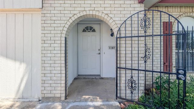 1107 Waverly Drive, Arlington, TX 76015