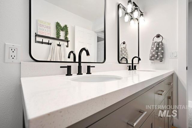 9339 Northview Rd, Middleton, ID 83644