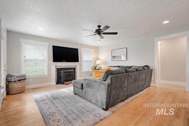 9339 Northview Rd, Middleton, ID 83644