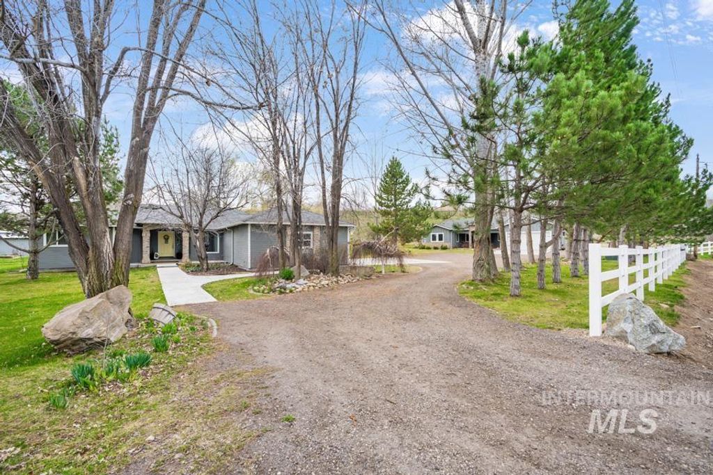 9339 Northview Rd, Middleton, ID 83644