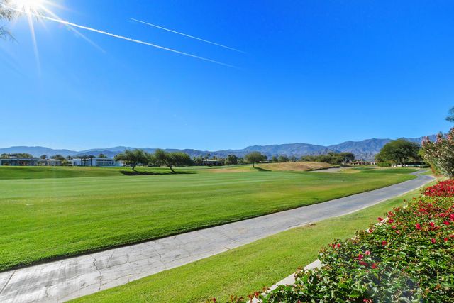 284 Loch Lomond Road, Rancho Mirage, CA 92270