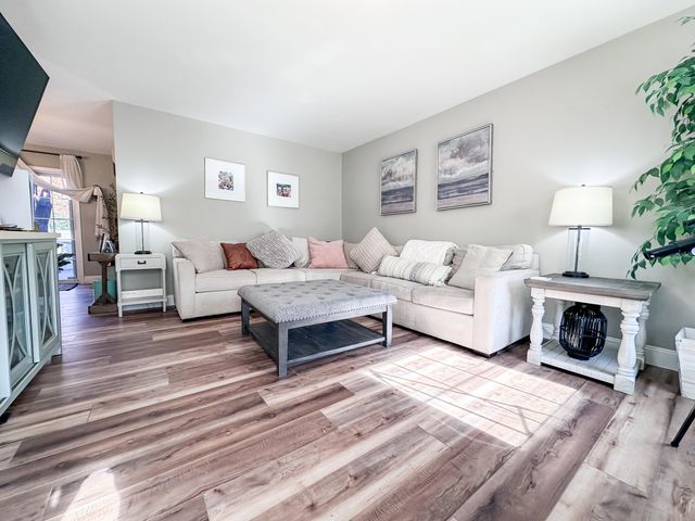 16 Huntington Avenue, Morrisonville, NY 12962