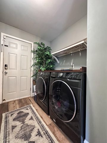 16 Huntington Avenue, Morrisonville, NY 12962