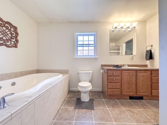 16 Huntington Avenue, Morrisonville, NY 12962