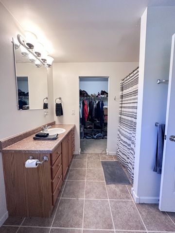 16 Huntington Avenue, Morrisonville, NY 12962