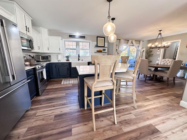 16 Huntington Avenue, Morrisonville, NY 12962