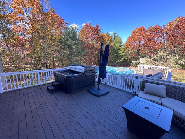 16 Huntington Avenue, Morrisonville, NY 12962