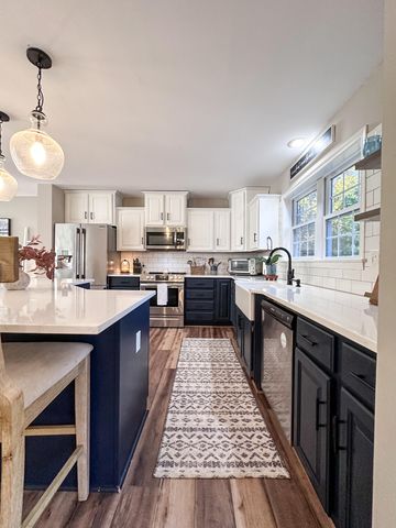 16 Huntington Avenue, Morrisonville, NY 12962