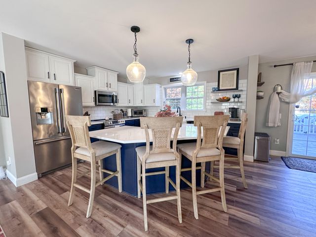 16 Huntington Avenue, Morrisonville, NY 12962