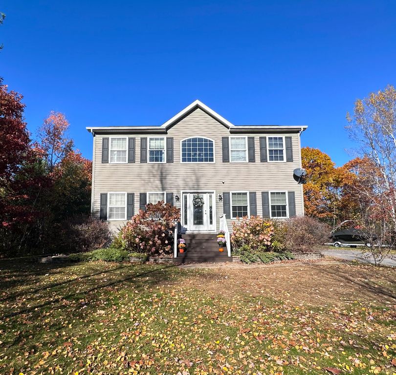 16 Huntington Avenue, Morrisonville, NY 12962